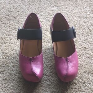 John Fleuvog Pink & Black Heels With Buckle Strap Size 7.5